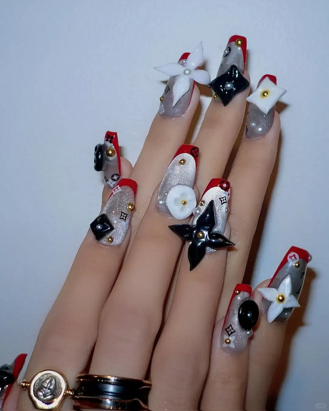 METGALA 2025 LISA Louis Vuitton Nail Art